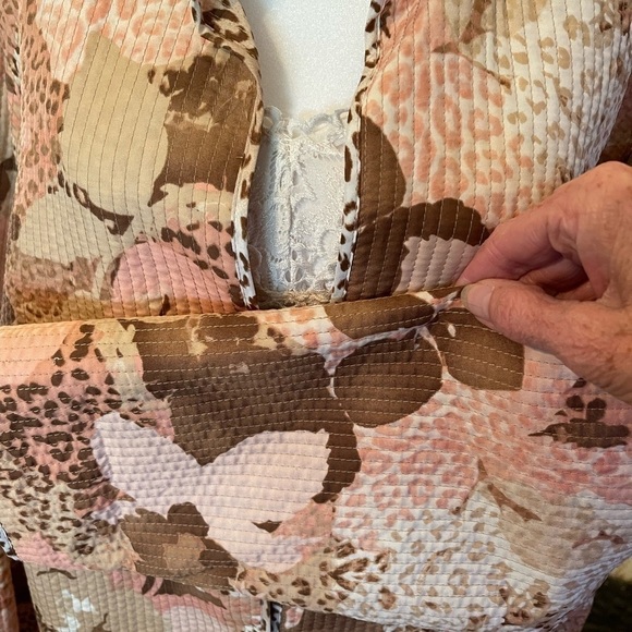 Alfred Dunner reversible lightweight mandarin collar blazer in pink & tan print. - Picture 3 of 8